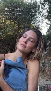 [2025.09.29] livelle_3732454493695567880.jpg