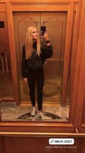 [2025.09.30] katelove_3733504519088032612.jpg