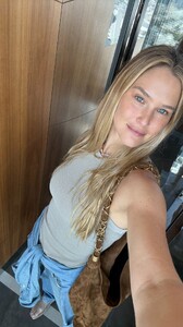 [2025.10.03] barrefaeli_3735304507811734576.jpg