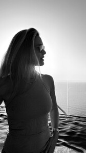 [2025.10.03] barrefaeli_3735399596735087898.jpg