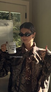 [2025.10.03] carmellarose-sydneyleannee_3735282701231570261.jpg