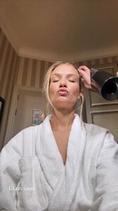 [2025.10.03] josephineskriver_3735100991457092739.jpg