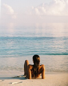 [2025.10.03] megbatphoto_558449523_18507299077068085_8309345988252458626_n.jpg