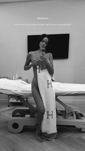 [2025.10.03] sofiaresing_3735241828619264788.jpg