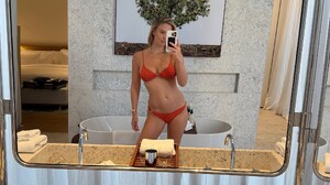 [2025.10.04] barrefaeli_3735927728764385441.jpg