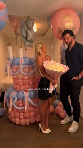 [2025.10.04] livvydunne_DPWbYGnDQDj.jpg