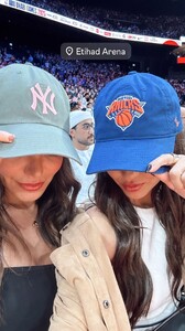 [2025.10.04] victoriajustice_3736147343158819148.jpg