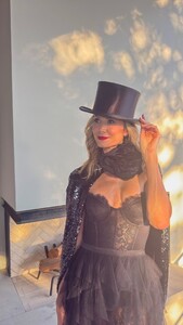 [2025.10.05] stacykeibler_DPbdmoRERiB.jpg