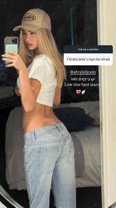 [2025.10.06] ellaayalon_3737368112368178545.jpg