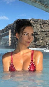 [2025.10.06] rachelc00k_3737486866451886906.jpg