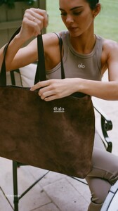 [2025.10.07] kendalljenner_3738348631197032836.jpg