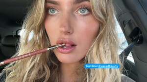 [2025.10.08] lindsaydemyan_3739196555904838620.jpg