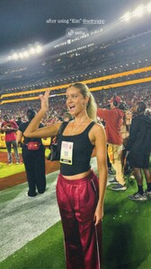 [2025.10.09] hannahg_3739941697708265799.jpg