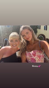 [2025.10.11] lindsaydemyan_3741340432887640054.jpg