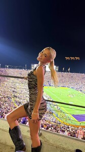 [2025.10.12] livvydunne_3742012575564396939.jpg