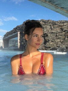 [2025.10.13] rachelc00k_564375868_18532295116029714_4594528823909178153_n.jpg