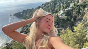 [2025.10.14] livvydunne_3743135904824140129.jpg