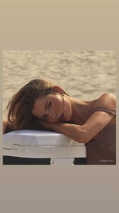 [2025.10.15] scarlett.mayer_.jpg