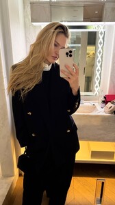 [2025.10.17] barrefaeli_3745033537934877068.jpg