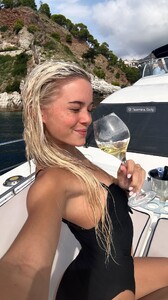 [2025.10.17] livvydunne_3745544458554129729.jpg