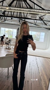 [2025.10.21] ellaayalon_3748814451509540418.jpg