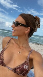 [2025.10.21] rachelc00k_3748352627290524544.jpg