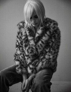 [2025.10.22] behindtheblinds_568591237_18538021498031662_2805026541833575985_n.jpg