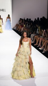 [2025.10.22] sherrihill_DQHaKUMDrX5.jpg