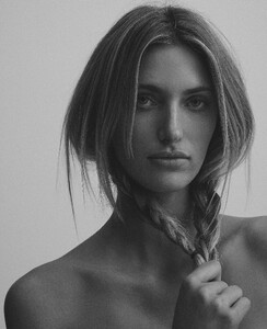 [2025.10.23] lindsaydemyan_569878255_18533845501021010_3034083423480800077_n.jpg