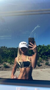 [2025.10.23] livvydunne_3749835835727236972.jpg