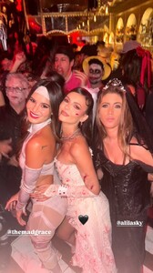 [2025.10.23] victoriajustice_3750058216509276341.jpg