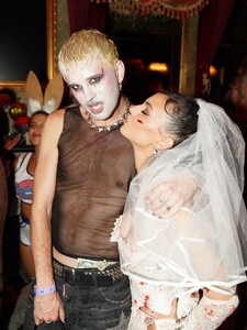 [2025.10.23] victoriajustice_571156362_18628388986006824_7028089616316371256_n.jpg