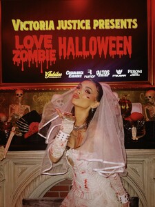 [2025.10.23] victoriajustice_571314550_18628389046006824_2013400665654638208_n.jpg