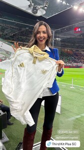 [2025.10.24] laurabarriales_3750646938195542600.jpg