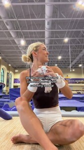 [2025.10.24] livvydunne_DQKc1STD4NL.jpg