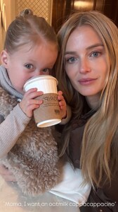 [2025.10.25] katelove_3751269222442455723.jpg