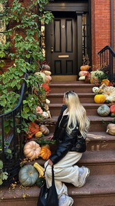 [2025.10.27] livvydunne_3752871433870471834.jpg