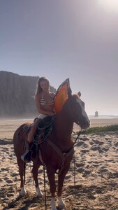 [2025.10.10] abby_oneill_DPpUVHLEp06.jpg