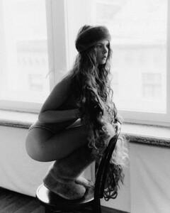 220 Nastya'sIG posted 20250210, 20 by Nina Dmitrieva, thighs _postedToBZ.jpg