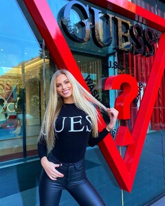 AnetM - GuessRel - 139989287_242136990781725_7391093958346982658_n_2021-01-19.jpg