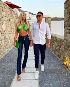 AnetM - GuessRel - 260048344_318957906452433_4901976038446996237_n_2021-11-24.jpg