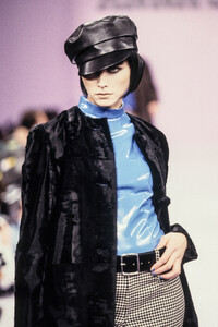 Anna Sui 1995 Women RTW 9.jpg