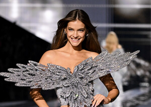 Barbara Palvin - Sports Illustrated Swimsuit [2025.10.16] Lifestyle.jpg