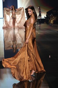 Barbara Palvin Victoria' Secret Fashion Show New York_October 15, 2025 (19).jpg