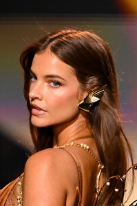 Barbara Palvin Victoria' Secret Fashion Show New York_October 15, 2025 (26).jpg