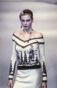 Blumarine 1998 Women RTW 153.jpg