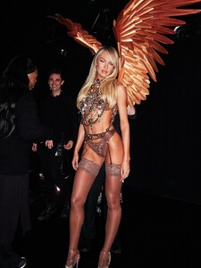 Candice Swanepoel_VS2025 (1).jpg