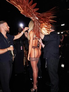 Candice Swanepoel_VS2025 (6).jpg