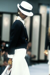 Chanel 1982 Women RTW 6.jpg