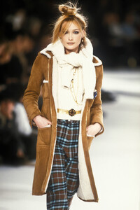 Chanel 1996 Women RTW 4.jpg